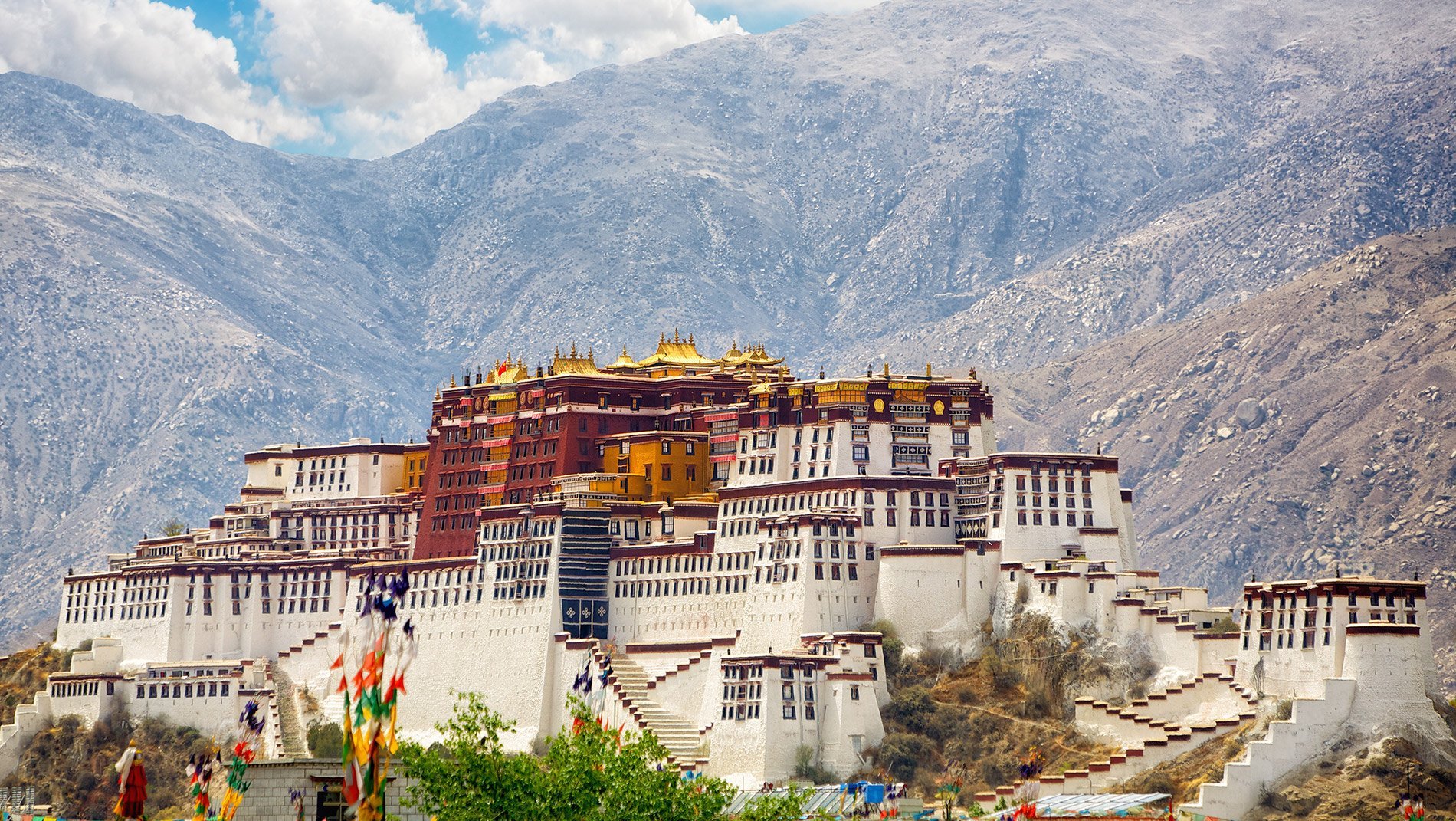 Potala Palace~The iconic Potala Palace is comprised of the red section, devoted to religion, and the white-colored  administrative buildings.