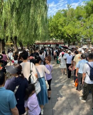 Queue to pass security for Tiananmen Square